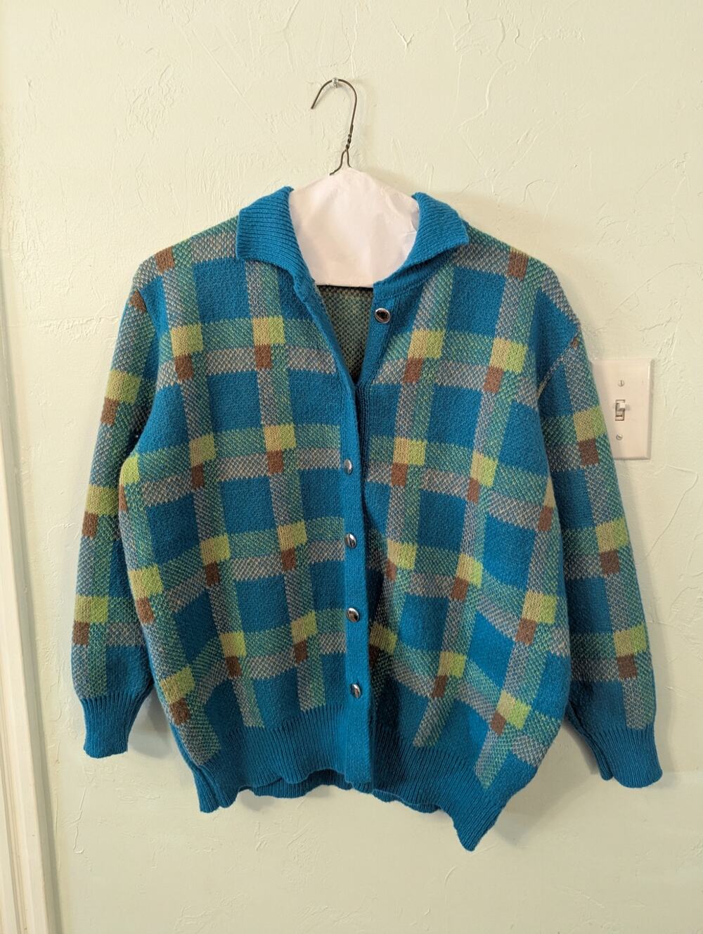 Gramacore colorful sweater,LG.
Super soft.